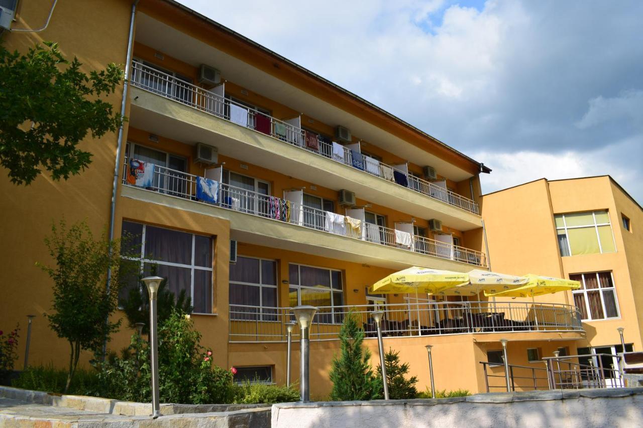 Hotel Bojur Mineralni Bani Exteriér fotografie